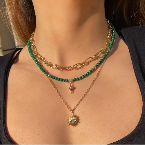 Vista 2 de SOFYBJA Collar de cuentas de ojo de tigre, gargantilla de cuentas de malaquita verde, collar con dije de estrella dorada y circón para mujer