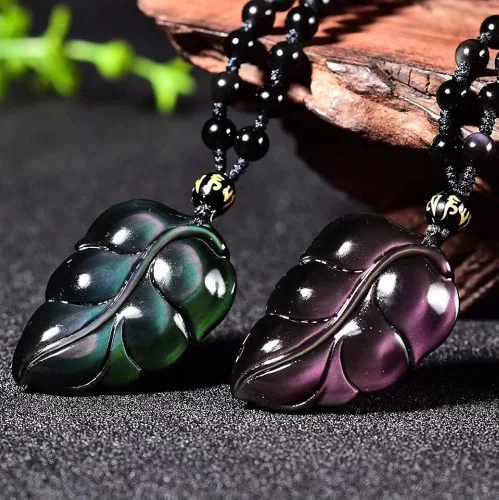 Vista 6 de Collar de yuk yip de hoja de cristal de obsidiana de arcoíris natural con cadena ajustable, Gema, obsidiana