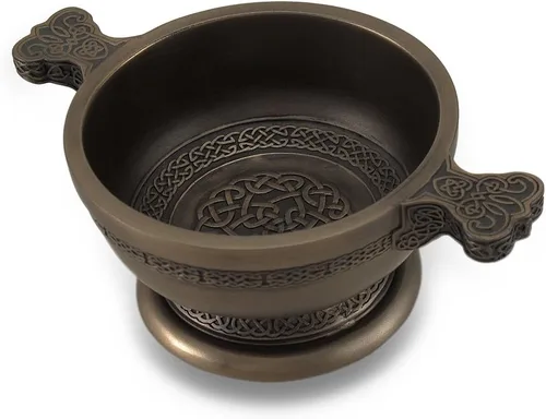 Vista 4 de Veronese Design Patrón de nudos celtas Bronce Acabado Dos Manijas Copa Quaich