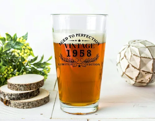 Vista 2 de Vaso de cerveza vintage de 1958 63 cumpleaños de 16 onzas para hombres, regalos de cumpleaños para hombre, mujer, amigo, cumple 63 años, feliz