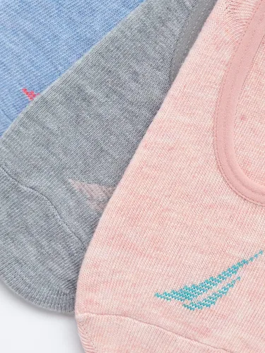 Vista 4 de Nautica Calcetines deportivos elásticos para mujer con agarre antideslizante paquete de 3