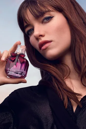 Vista 5 de Yves Saint Laurent Mon Paris Intensement para mujer EDP Aerosol Floral 3 onzas líquidas