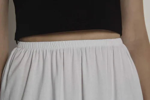 Vista 4 de YULUOSHA Lencería hasta la rodilla para mujer con ribete de encaje, cintura elástica antiestática, talla grande, debajo de la rodilla