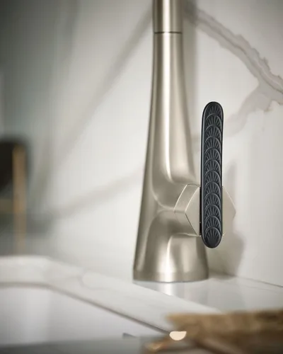 Vista 7 de Moen Sinema grifo de cocina desplegable de acero inoxidable con aumento de potencia y sistema retráctil, llave de cocina moderna de arco alto, fácil