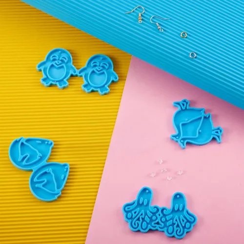 Vista 3 de KISSITTY Moldes de silicona para aretes con temática de animales, lobo, gato, pájaro, rana, pato, pulpo, colgante, moldes de fundición de resina