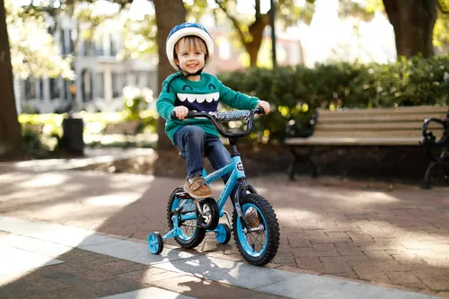 Vista 5 de Dynacraft Magna Kids Bike - Ruedas de 12 pulgadas con ruedas de entrenamiento en rojo, azul y verde para niños de 2 años en adelante