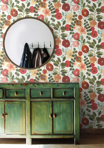 Vista 7 de NextWall Garden Dance Floral - Papel tapiz autoadhesivo (rubí y verde cazador)