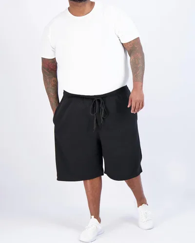 Vista 4 de Real Essentials Paquete de 3 pantalones cortos deportivos de forro polar para hombre de 9 pulgadas, tallas regulares y grandes altas