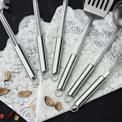 Vista 6 de Juego de 6 piezas de utensilios de cocina de acero inoxidable, utensilios de cocina con mango suspendido, espátula, espumadera, cucharón, cuchara