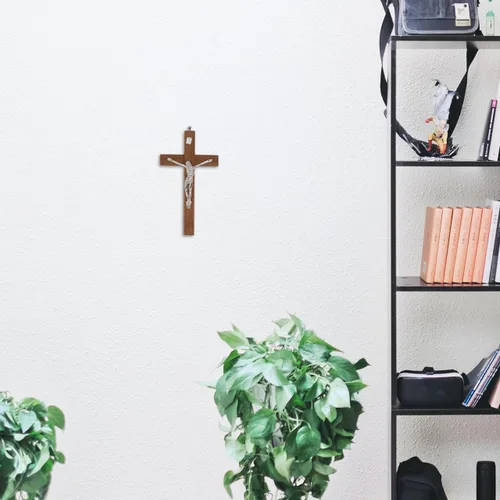 Vista 5 de BESTOYARD Arte de pared de madera, paquete de 3 – Medalla de 5 pulgadas con cruz de crucifijo pequeño y cruz católica colgante – Regalo religioso