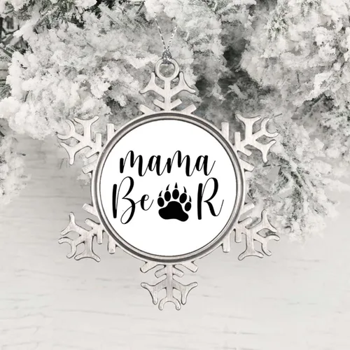 Vista 2 de Adorno de copo de nieve para recuerdo de Navidad, mamá oso, cita de recuerdo de metal, divertido colgante de Navidad, vacaciones de invierno, fiesta