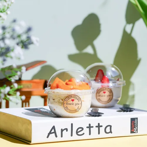 Vista 2 de Cunhill Paquete de 50 tazas de postre con tapas de cúpula, vasos de plástico desechables con tapas transparentes para mascotas (sin agujero)