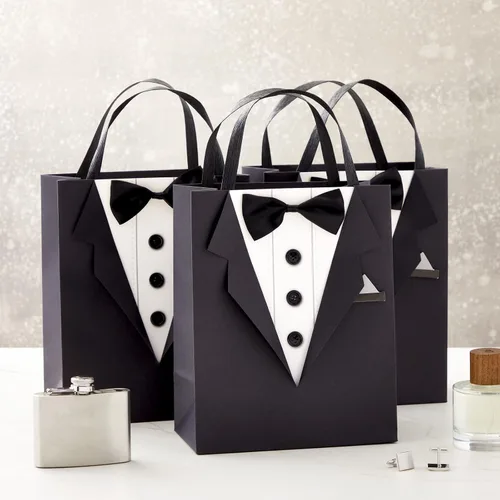 Vista 2 de Sparkle and Bash Bolsas de regalo para padrinos de boda con diseño de esmoquin 3D, pajarita de satén y botones reales, color negro, paquete de 6, 8
