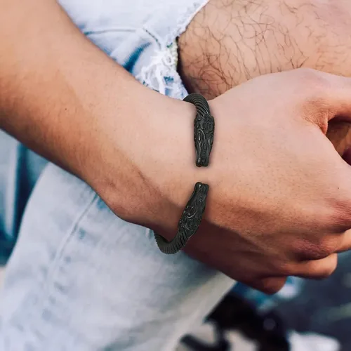 Vista 3 de Bestyle Brazalete vikingo de acero inoxidable pesado para hombres y niños, pulsera ajustable abierta de cuervoloboruna, vintage, retro, joyería