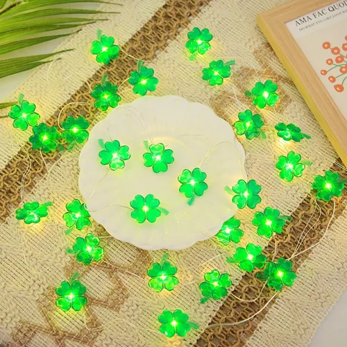 Vista 3 de Tira de luces verdes de 13 pies con 40 LED de trébol de cuatro hojas con control remoto, utilizada para decorar dormitorios, hogares, jardines