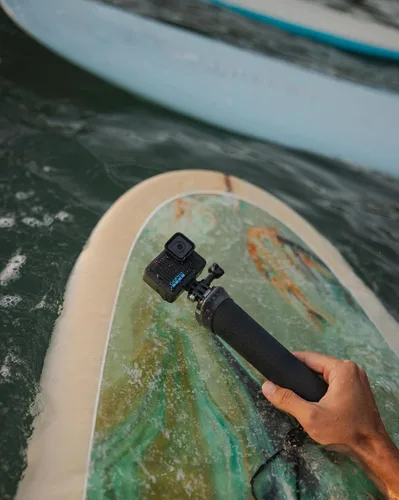 Vista 7 de The Handler (agarre de mano flotante), accesorio oficial de GoPro (AFHGM-003) para cámaras Empuñadura flotante con base de liberación rápida