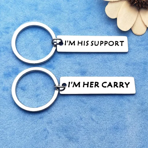 Vista 3 de Regalos para parejas, juego de llaveros para él y ella, regalo de San Valentín, regalo de San Valentín, llavero con texto en inglés "I'm Her Carry