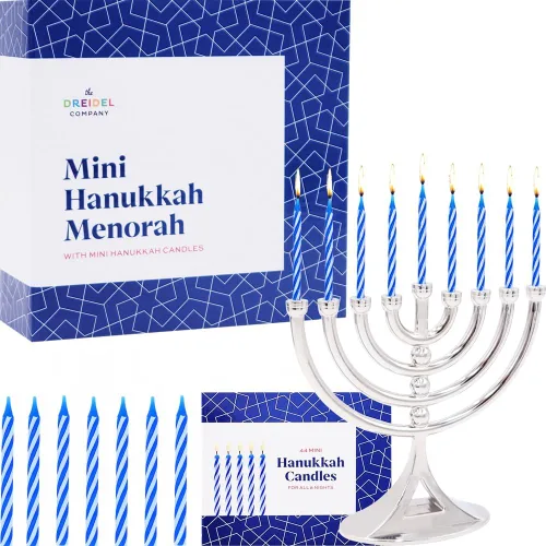 Vista 8 de Paquete de 2 mini menorá de plata mate Hanukkah con velas clásicas de 5 pulgadas, ideal para viajes, centro de mesa de decoración de Hanukkah