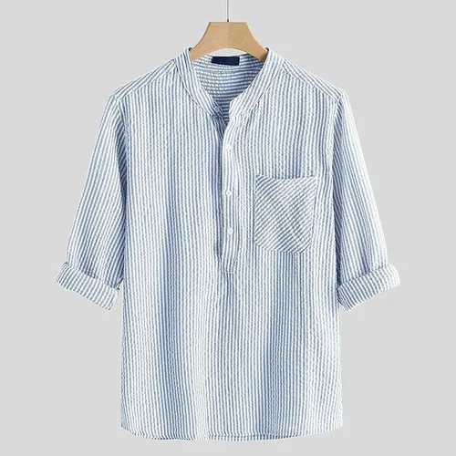 Vista 2 de Camisa Henley de lino a rayas para hombre, estilo vintage, con bolsillo, manga 34, con medio botón, ajuste holgado, estilo hippie, Azul Patchwork, M
