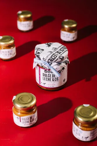 Vista 2 de Dulce de Leche & CO. Dulce de Leche Argentina - Leche de caramelo - DDL&CO Premium 7.8 oz - Sabor a frutas rojas (mediano, 7.8, onzas líquidas)