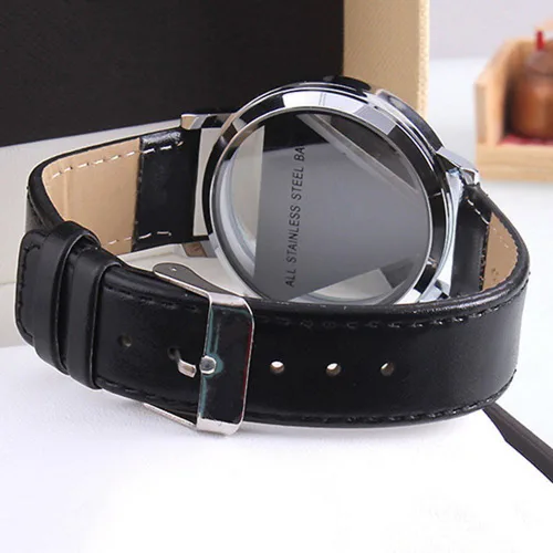 Vista 3 de Reloj de pulsera de cuarzo analógico de cuero sintético con esfera triangular hueco de cristal con encanto unisex