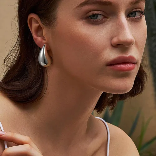 Vista 2 de Gold Earrings for Women Girls,14K Gold Plated Lightweight Gold Hoop Earrings Hypoallergenic Earrings for Women Trendy Fashion Jewelry Gifts