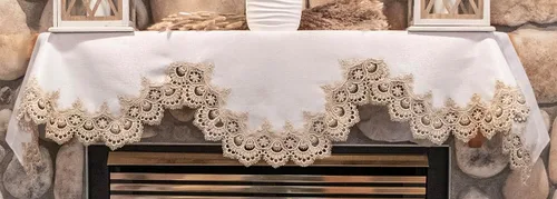 Vista 2 de Linens, Art and Things Bufanda de chimenea con estampado de pavo real europeo dorado beige sobre jacquard marfil (19Wx90L)