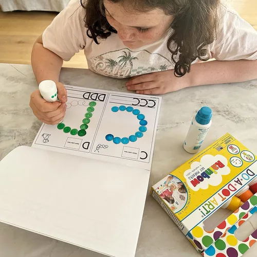 Vista 2 de Libro "Juega y aprende: actividades con ABC, números y formas