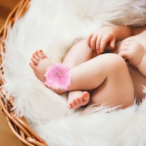Vista 5 de Eforcase 12 pares de sandalias descalzas para bebé y niña, sandalias descalzas de flores para bebés recién nacidos, niñas pequeñas