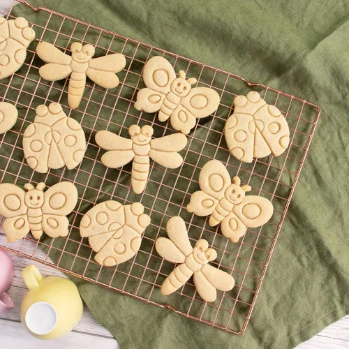 Vista 7 de Juego de 3 cortadores de galletas de insectos (diseños: mariquita, libélula y mariposa), 3 piezas - Bakerlogy