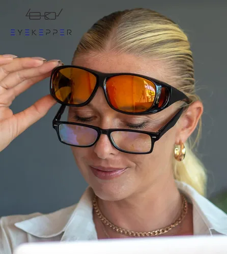 Vista 2 de Eyekepper Paquete de 2 lentes de bloqueo de luz azul que se ajustan sobre anteojos de computadora