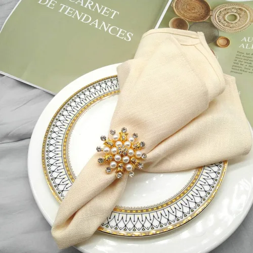 Vista 4 de Juego de 12 servilleteros dorados con perlas de diamantes de imitación dorados para cumpleaños y fiesta de boda, reunión diaria, vacaciones