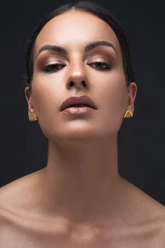 Vista 14 de Emmanuela - Aretes de aro texturizados en forma de V, plata de ley 925 chapada en oro, estilo minimalista, moderno, sexy, hipoalergénicos y sin