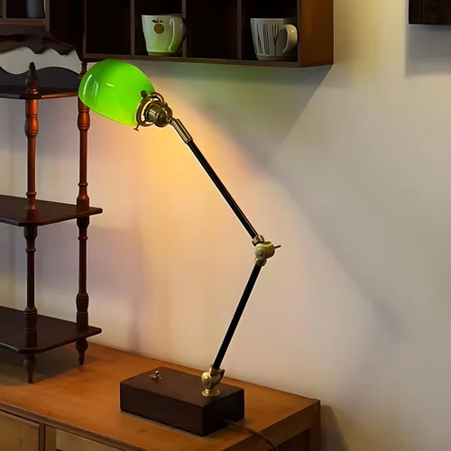 Vista 2 de Lámpara de escritorio retro, lámparas de mesa verde antiguo con base de madera de nogal, luz de lectura de latón con pantalla de vidrio verde