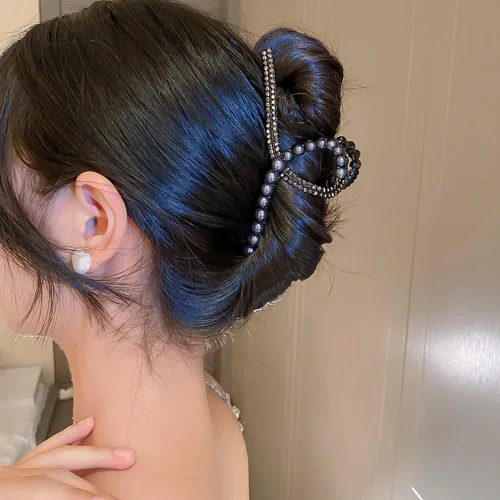 Vista 4 de Wiwpar Pinza de pelo de perlas negras con diamantes de imitación, pasador de plátano antideslizante con fuerte sujeción para mujeres y niñas, fiesta