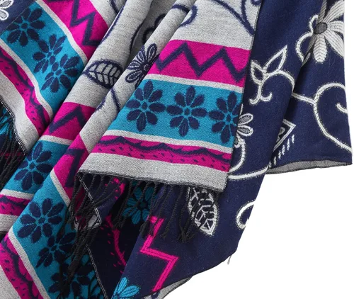 Vista 3 de Poncho con flecos, con estampado vintage, estilo retro, a la moda, para mujer. Capa, chal.