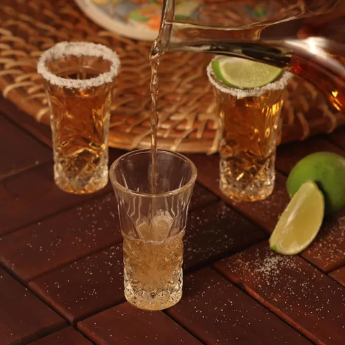 Vista 5 de QUAFFER Vasos de tequila con base pesada, vasos cordiales de 2 onzas (juego de 4) – Forma clásica de vidrio elegante – Auténtico juego de vasos