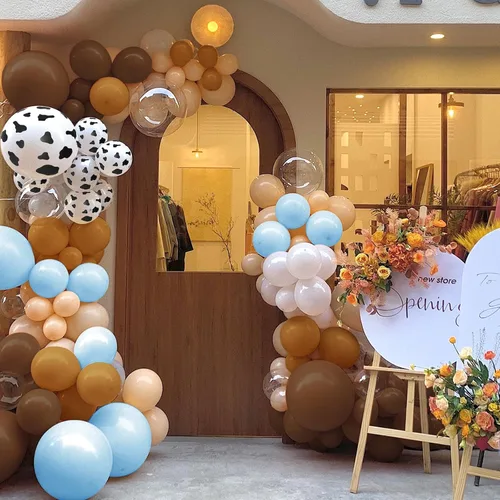 Vista 7 de Kit de arco de guirnalda de globos de vaca de 150 piezas, diseño de vaquera, azul, blanco, marrón, estampado de vaca, globos de animales de granja