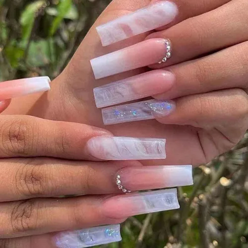 Vista 4 de Lindas uñas postizas largas cuadradas Y2K BAOYAALIN, uñas postizas rosas con diseño de perlas de 3D con aleación de diamantes de imitación, uñas