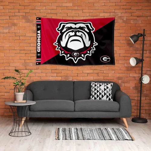 Vista 4 de College Flags & Banners Co. Bandera Premium con Logotipo Audaz de Georgia Bulldogs
