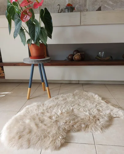 Vista 64 de LAMBZY Alfombra de piel de oveja auténtica, parte inferior gruesa y fuerte, fácilmente lavable, resistente a las manchas, perfecta para sala