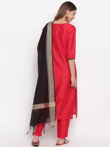 Vista 3 de Janasya Kurta de seda de poliéster rojo indio con pantalón y dupatta para mujer