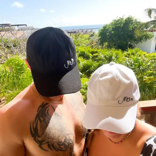 Vista 7 de PartyGifts&beyond Mr and Mrs - Gorras de béisbol de regalo, regalos de compromiso para parejas, novios y novios, regalos de luna de miel para recién