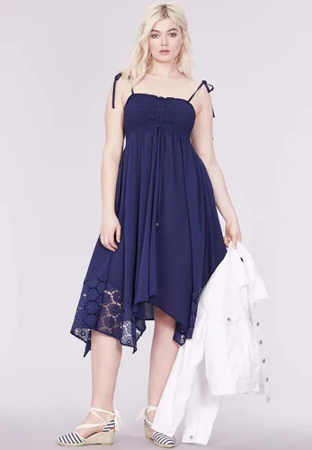 Vista 4 de Ellos Vestido con dobladillo pañuelo en talla grande para mujer
