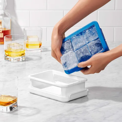 Vista 3 de OXO Good Grips – Bandeja de silicona apilable para cubitos de hielo con tapa – cubo grande
