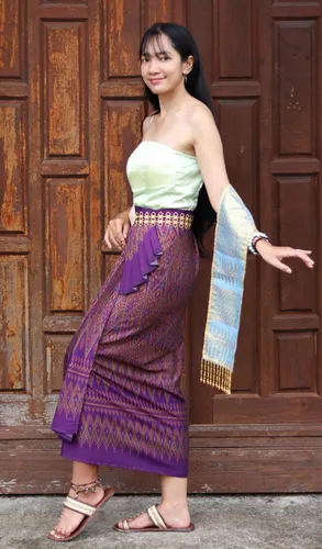 Vista 4 de RaanPahMuang Tailandia Oriental Isaan Estilo Señoras Wrap Falda Sarong Tejido Arte