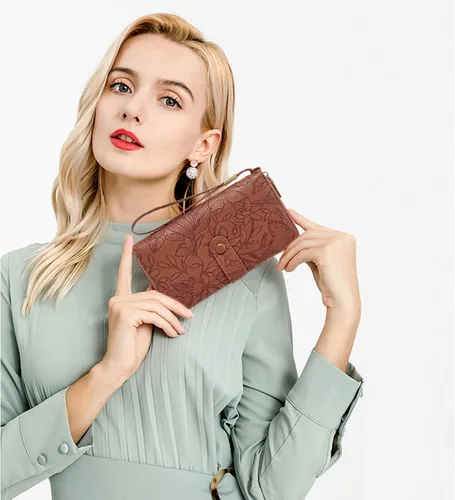 Vista 7 de SENDEFN Cartera de piel con cierre RFID para mujer, con cierre de cremallera, de gran capacidad, con correa para la muñeca, Marrón, Classic