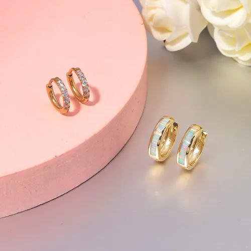 Vista 2 de CiNily Aretes Huggie de ópalo con bisagras, chapados en oro, hipoalergénicos, pequeños aretes de aro para mujeres, adolescentes, niñas, hombres