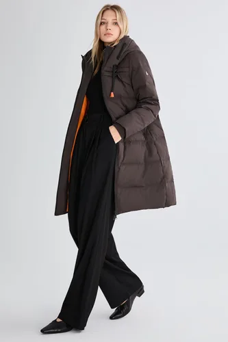 Vista 7 de Orolay - Chaqueta de invierno gruesa con capucha para mujer, tipo parka, acolchada, de plumón, con bolsillos Marrón