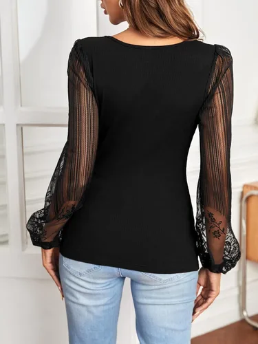 Vista 2 de OYOANGLE Camiseta de maternidad con cuello en V y manga de farol, malla de contraste, para mujer